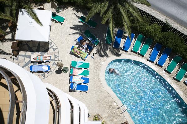 {'titulo': None, 'imagen': 'uploads/galeriahoteles/PISCINA-Apartamentos-Mirachoro-3_HO77vrE.jpg', 'descripcion': None} Hotel Mirachoro Praia da Rocha ** Portimão {'titulo': None, 'imagen': 'uploads/galeriahoteles/PISCINA-Apartamentos-Mirachoro-3_HO77vrE.jpg', 'descripcion': None} Hotel Mirachoro Praia da Rocha ** Portimão